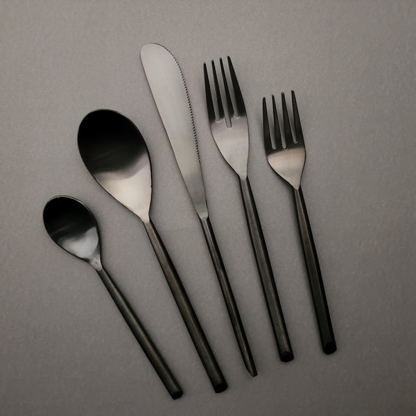 Black Cutlery Set - Sleek Flatware Set - 5 Piece Hostess Set - Modern –  Gibb & Daan