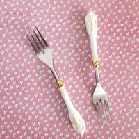 White Wedding Cake Forks - Custom Wedding Flatware - Engraved Wedding Forks - Bride Groom Forks - Bridal Shower - Wedding Keepsake -Gift Box