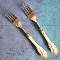 White Wedding Cake Forks - Custom Wedding Flatware - Engraved Wedding Forks - Bride Groom Forks - Bridal Shower - Wedding Keepsake -Gift Box
