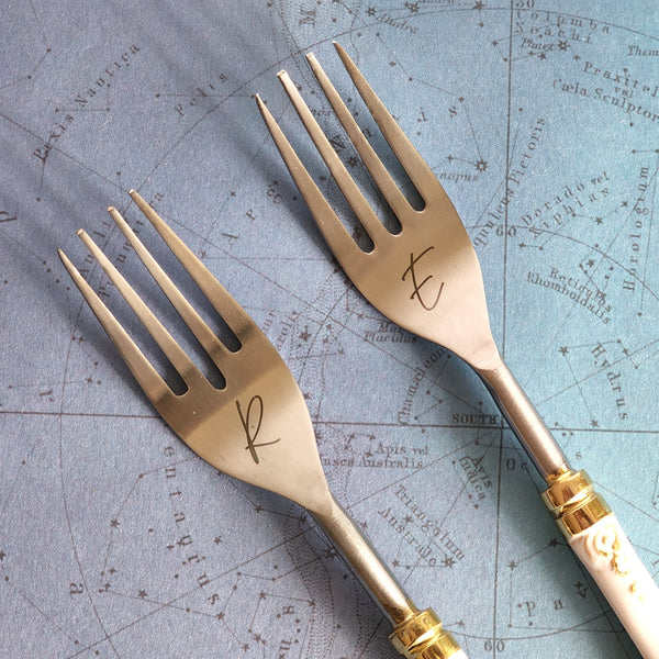 White Wedding Cake Forks - Custom Wedding Flatware - Engraved Wedding Forks - Bride Groom Forks - Bridal Shower - Wedding Keepsake -Gift Box