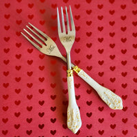 White Wedding Cake Forks - Custom Wedding Flatware - Engraved Wedding Forks - Bride Groom Forks - Bridal Shower - Wedding Keepsake -Gift Box