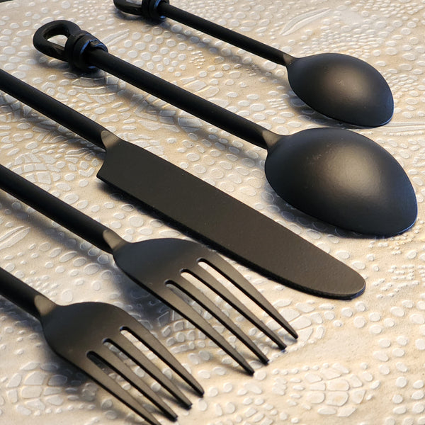 Black Cutlery Set - Sleek Flatware Set - 5 Piece Hostess Set - Modern –  Gibb & Daan